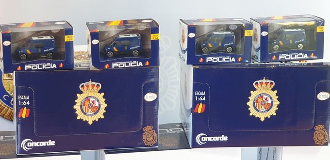 Ayer día 23/12/2020 y en colaboración de la Asociación Sonrisas de Lunares, se le hizo entrega a directivos del Hospital Reina Sofía de una serie de juguetes nuevos para los niños que están ingresados. Nuestra Asociación Arcángel Azul hizo entrega de 100 furgonetas de metal de la Policía Nacional.